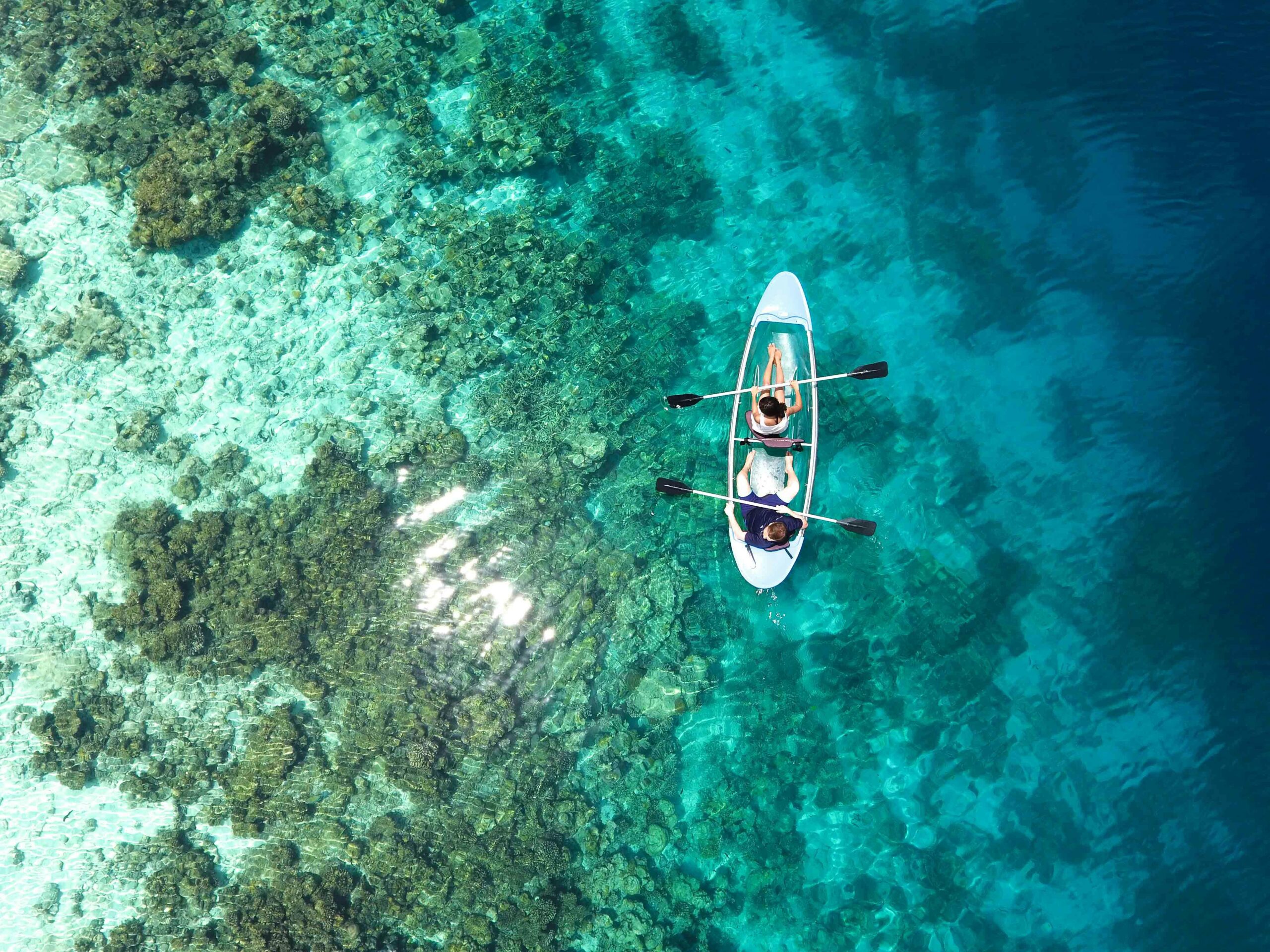 vue du ciel de l'oéan eau turquoise, idéale pour crystal kayak 
cc pexels